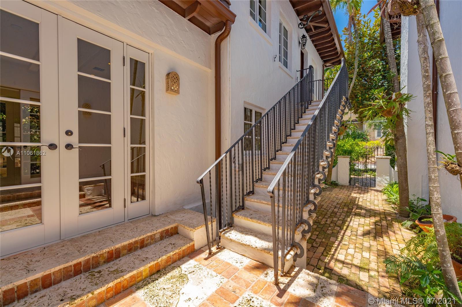 ENTRADA - Residential