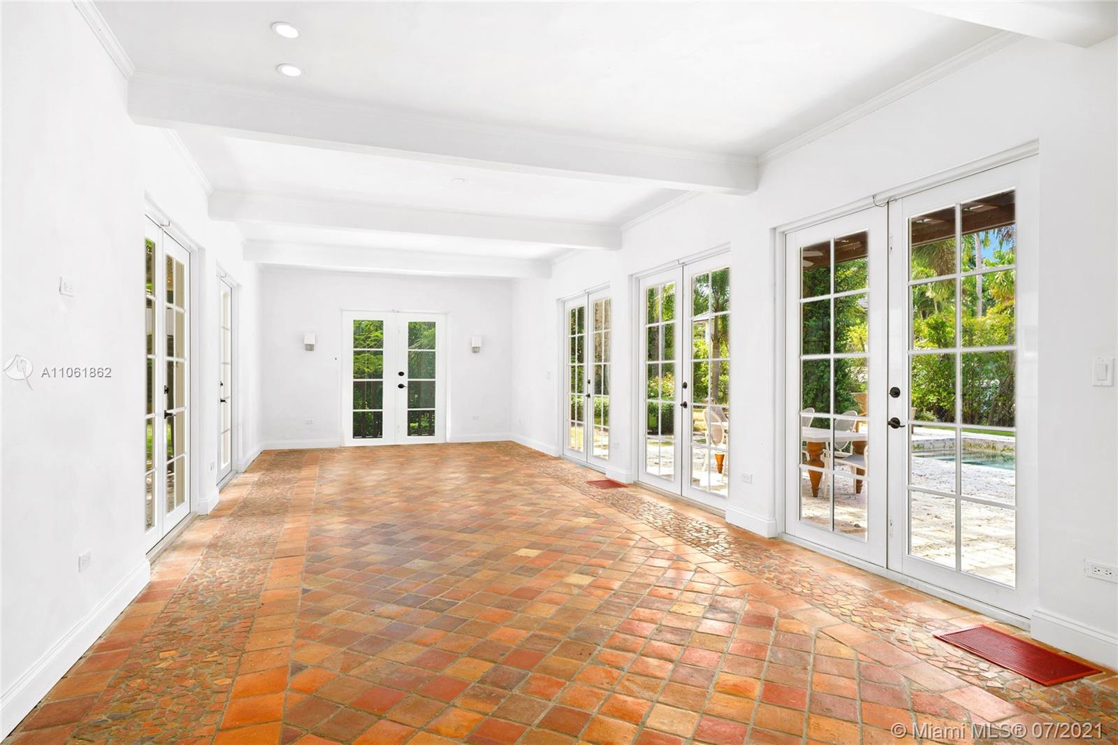 ENTRADA - Residential