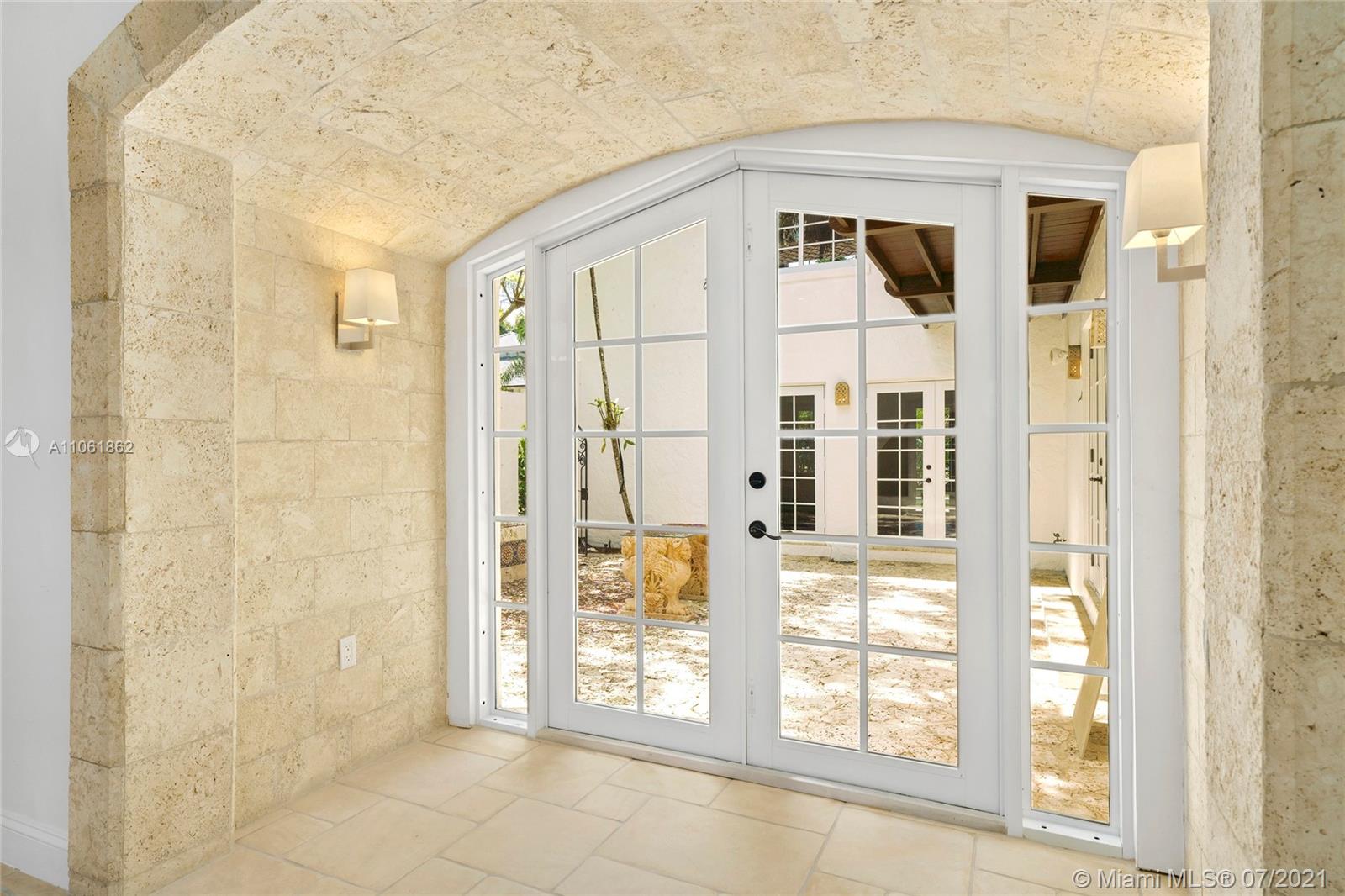 ENTRADA - Residential