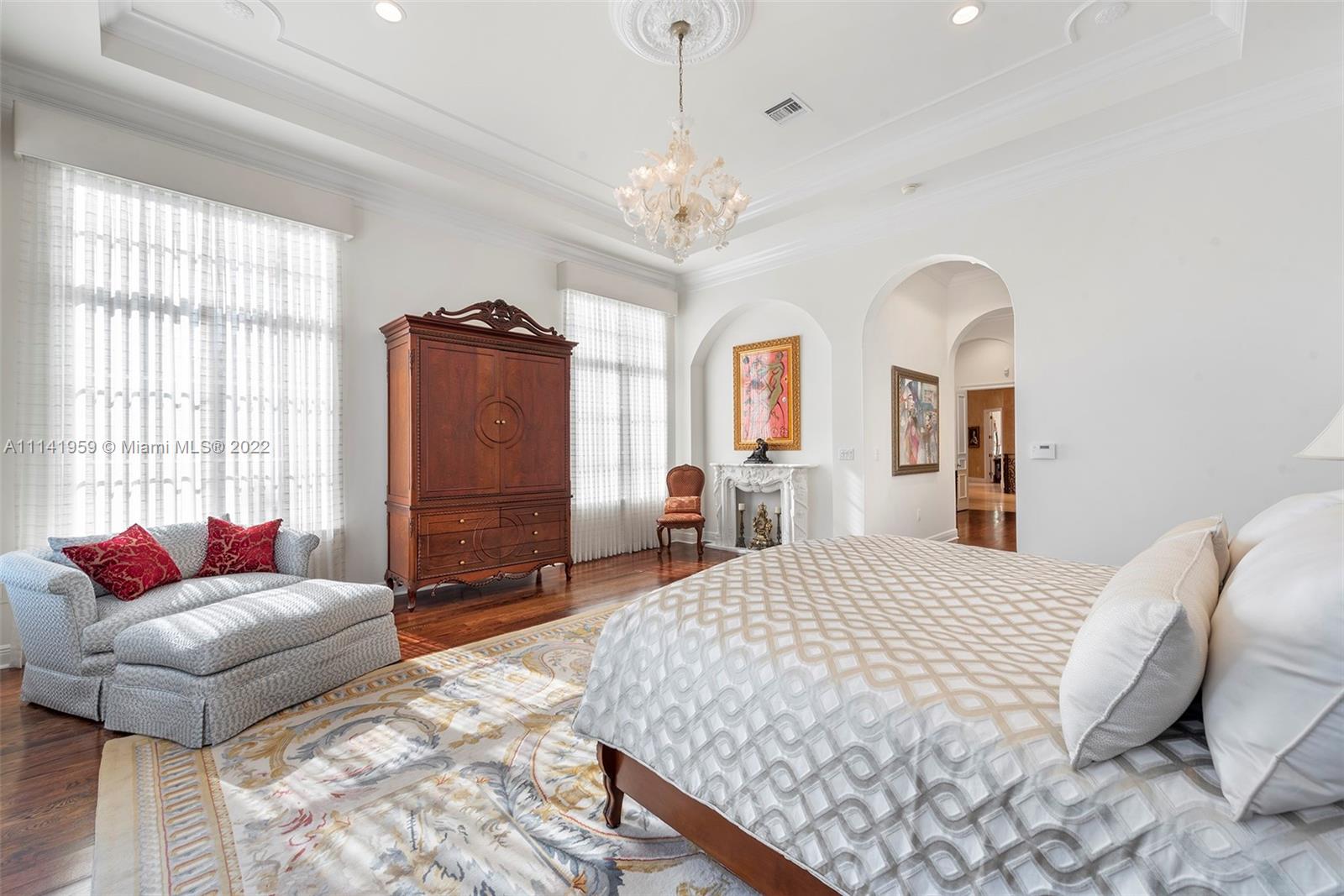 ISLAND ESTATES - Residential