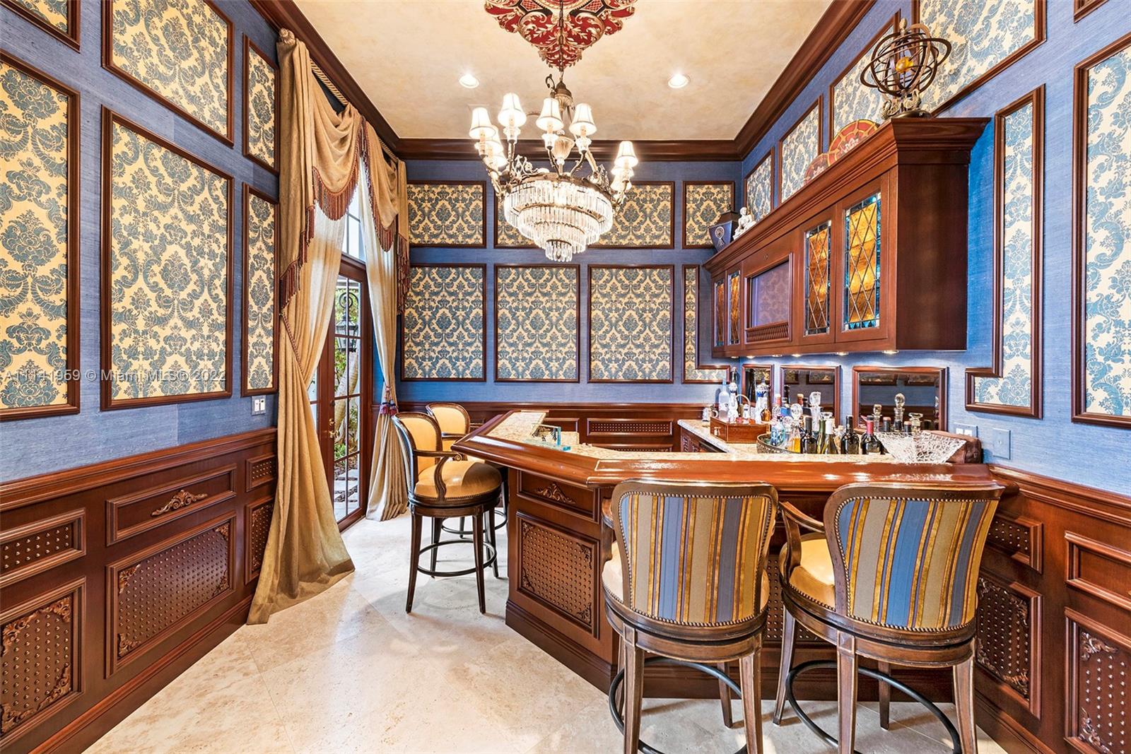 ISLAND ESTATES - Residential