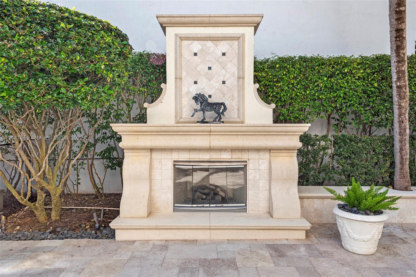 ISLAND ESTATES - Residential