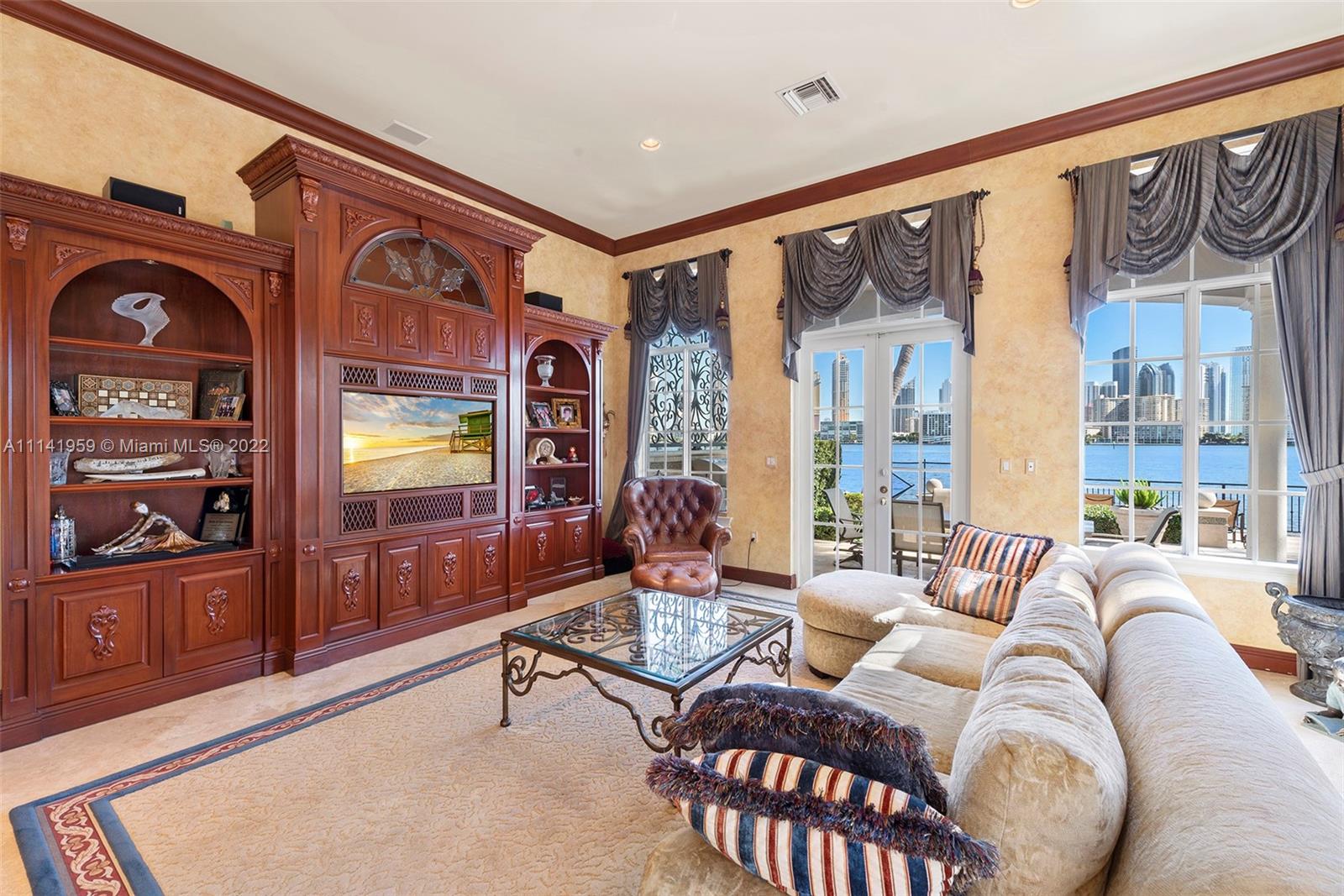 ISLAND ESTATES - Residential