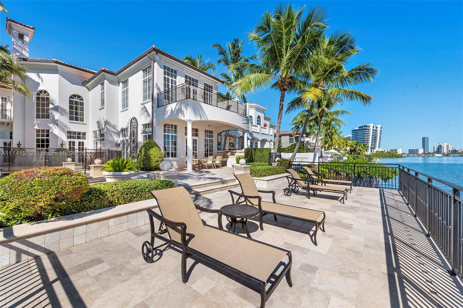 ISLAND ESTATES - Residential