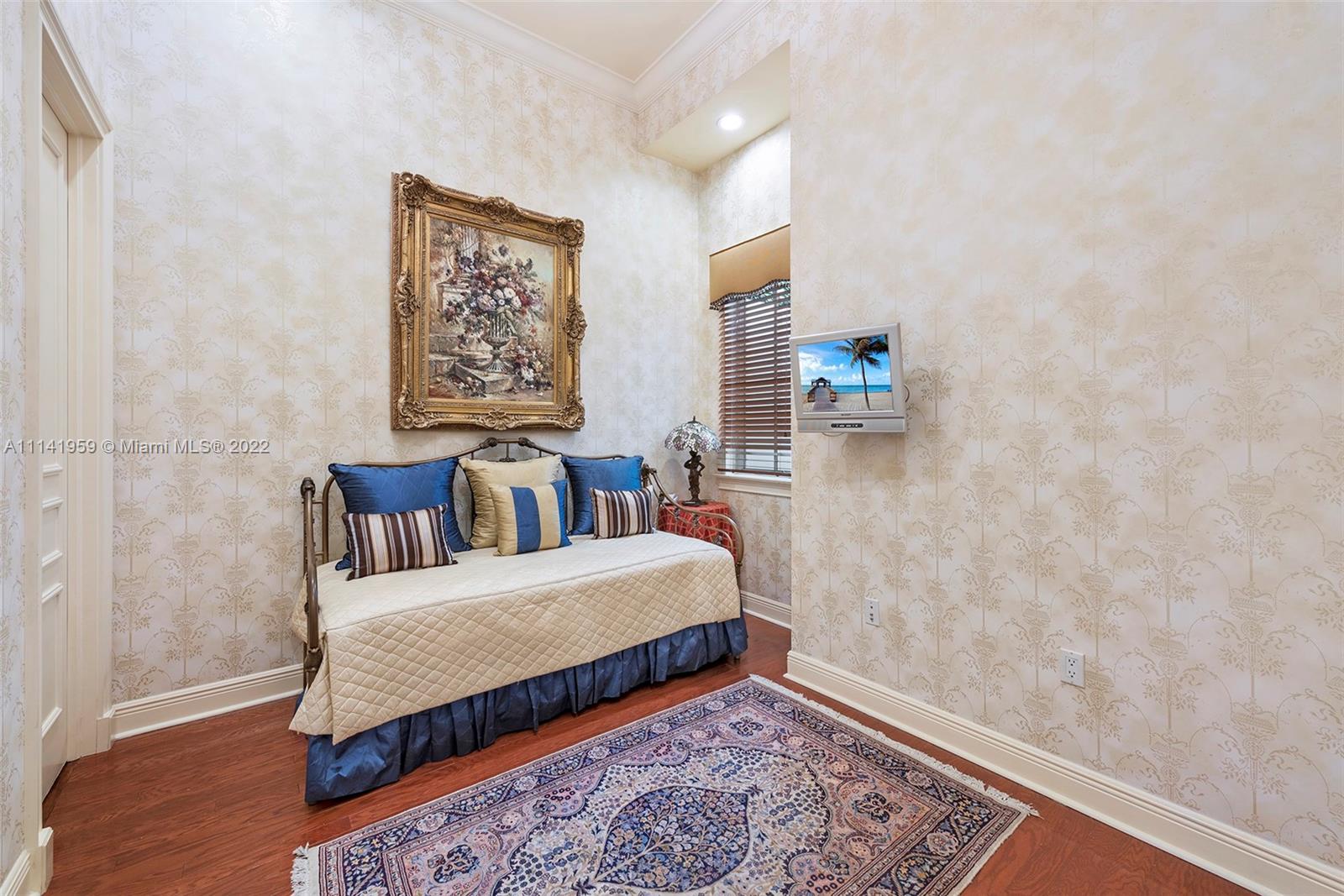 ISLAND ESTATES - Residential