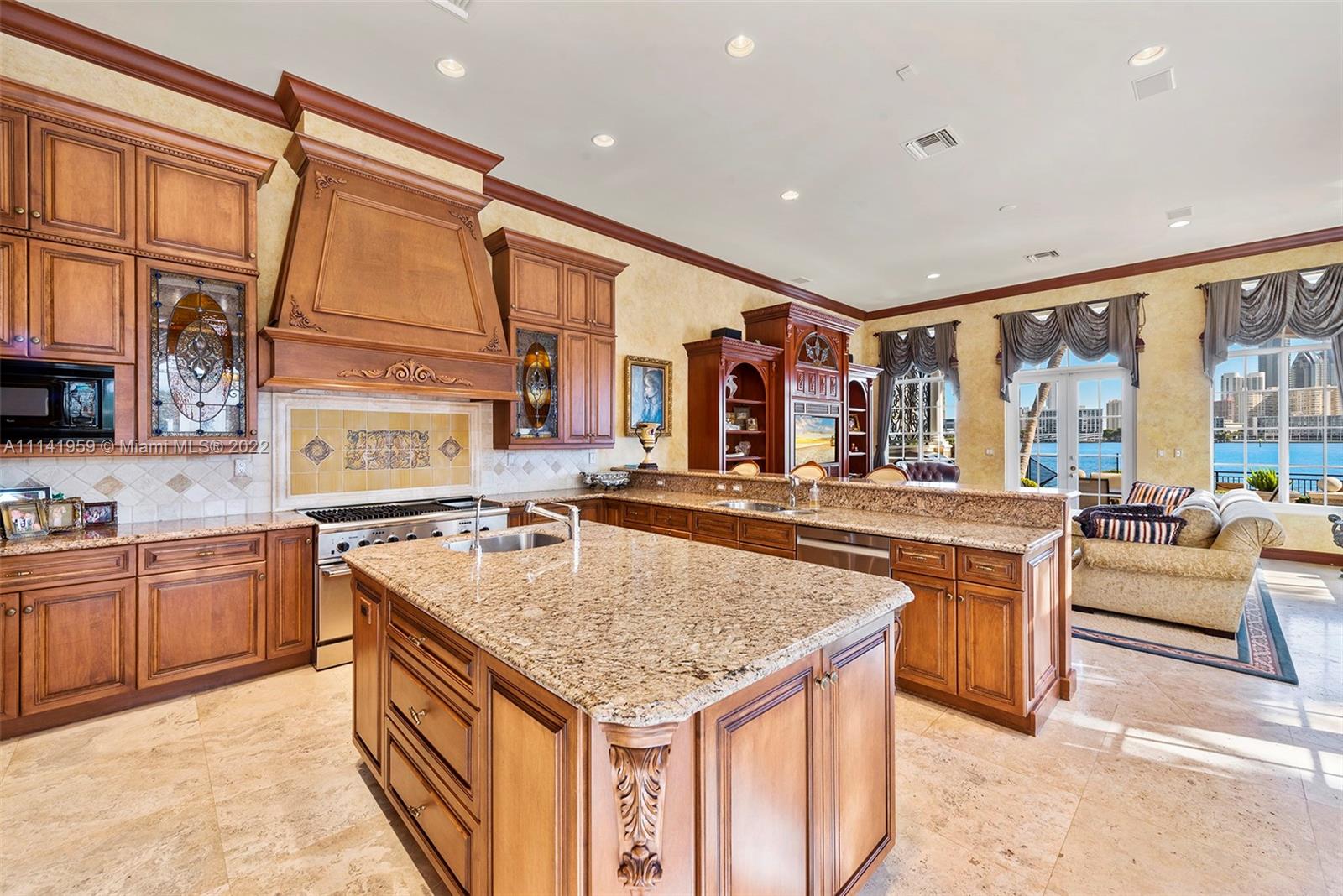 ISLAND ESTATES - Residential