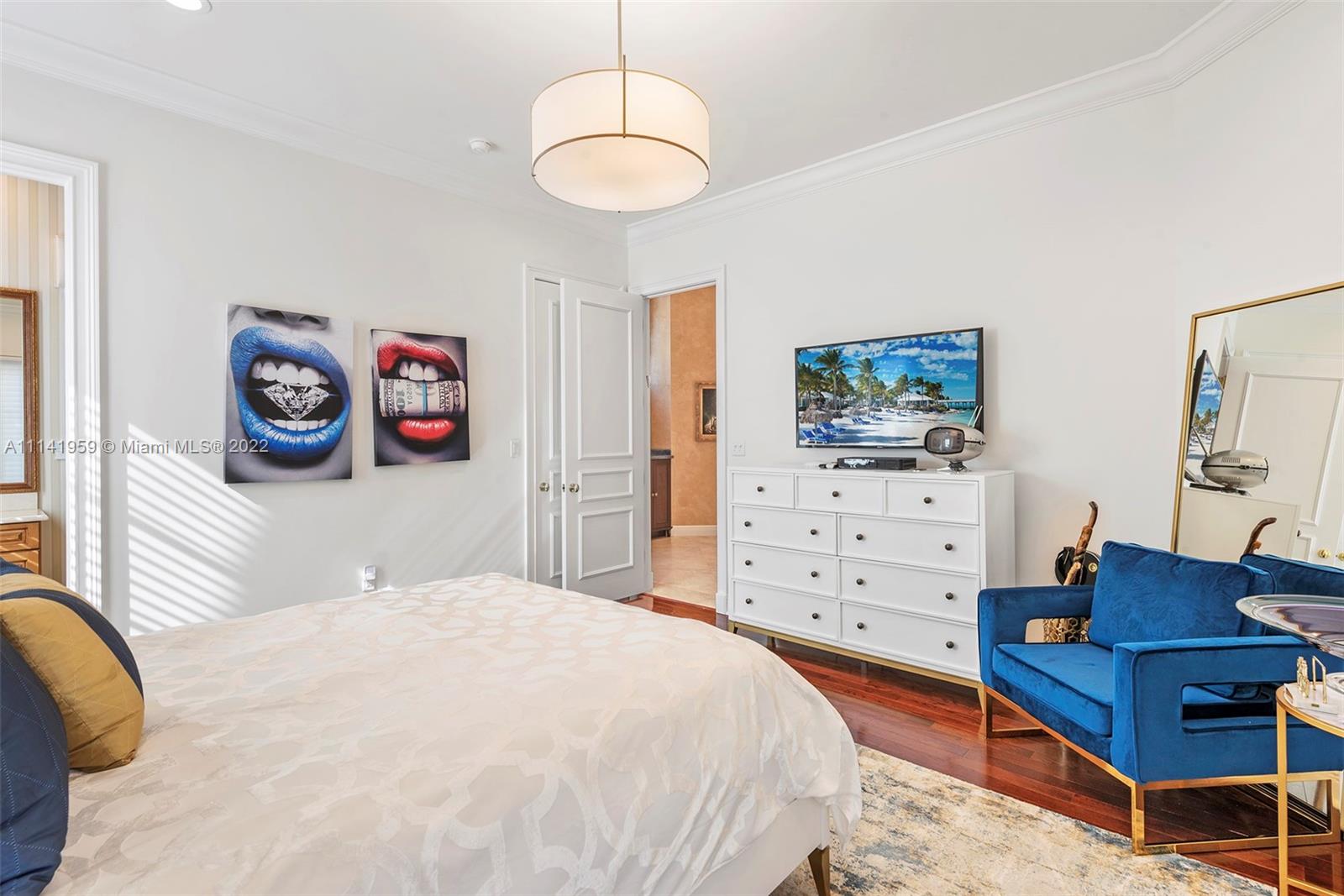 ISLAND ESTATES - Residential