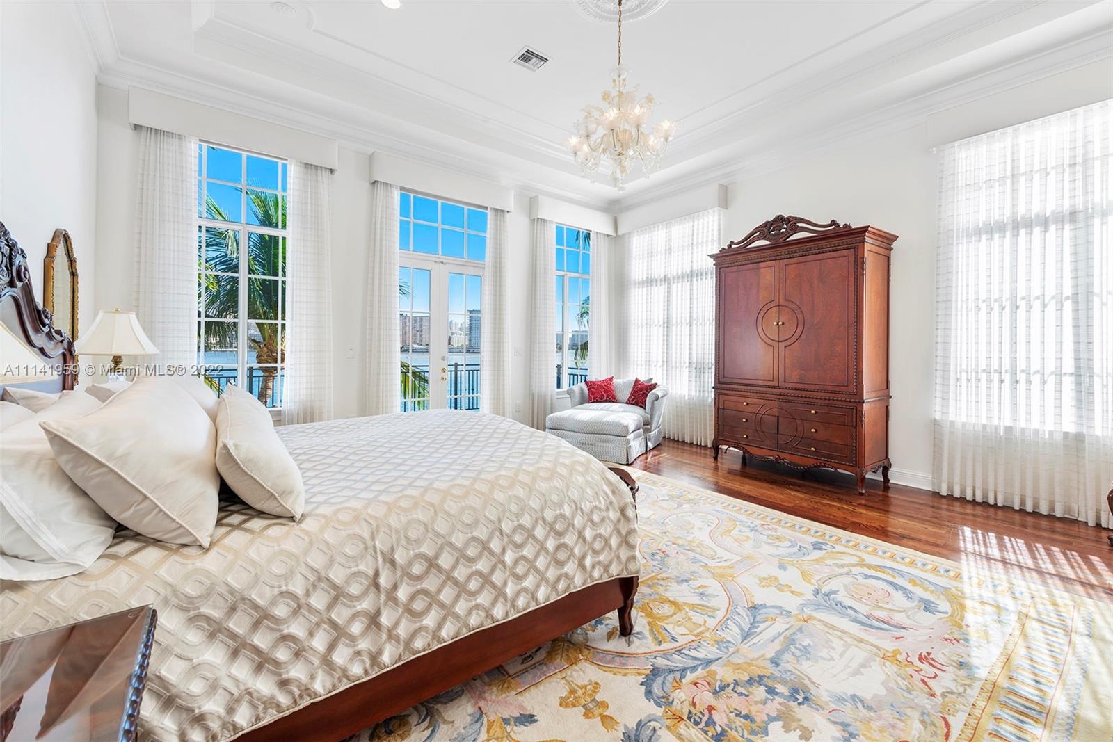 ISLAND ESTATES - Residential