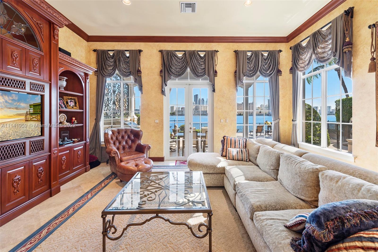 ISLAND ESTATES - Residential