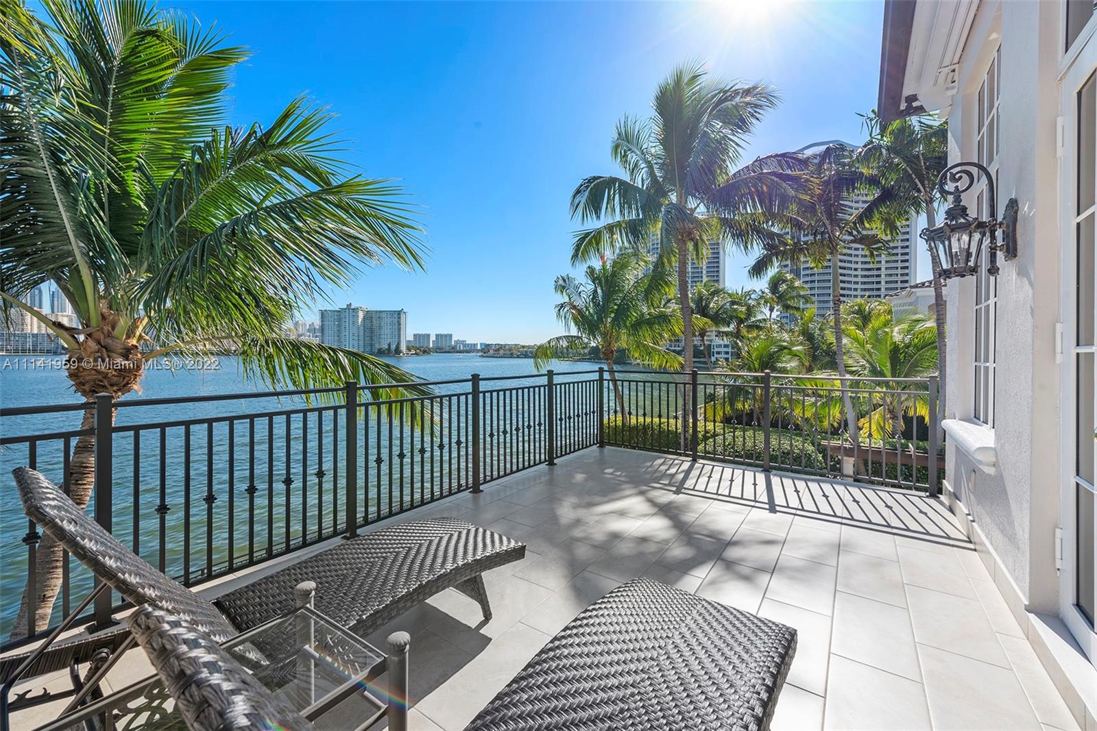 ISLAND ESTATES - Residential