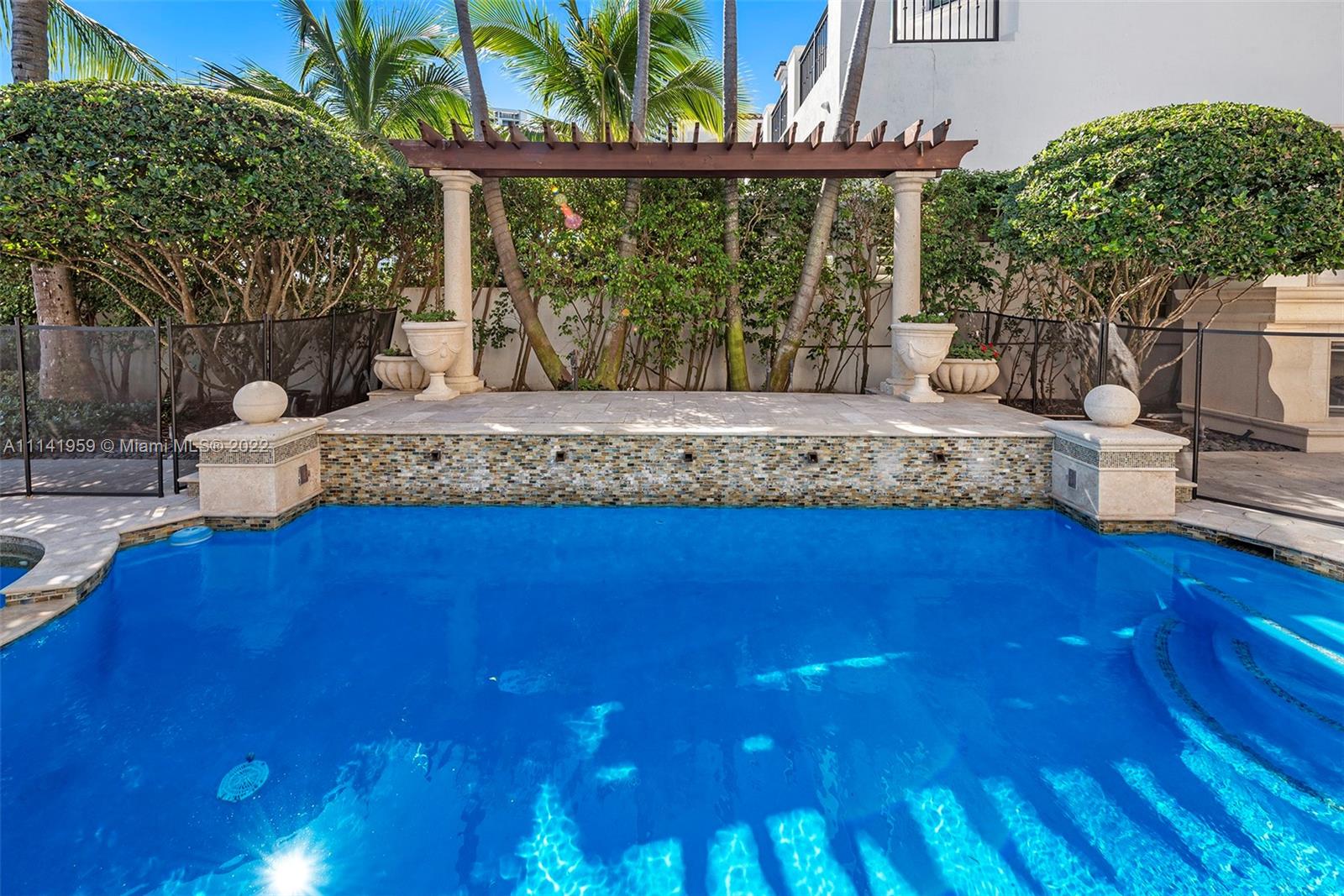 ISLAND ESTATES - Residential