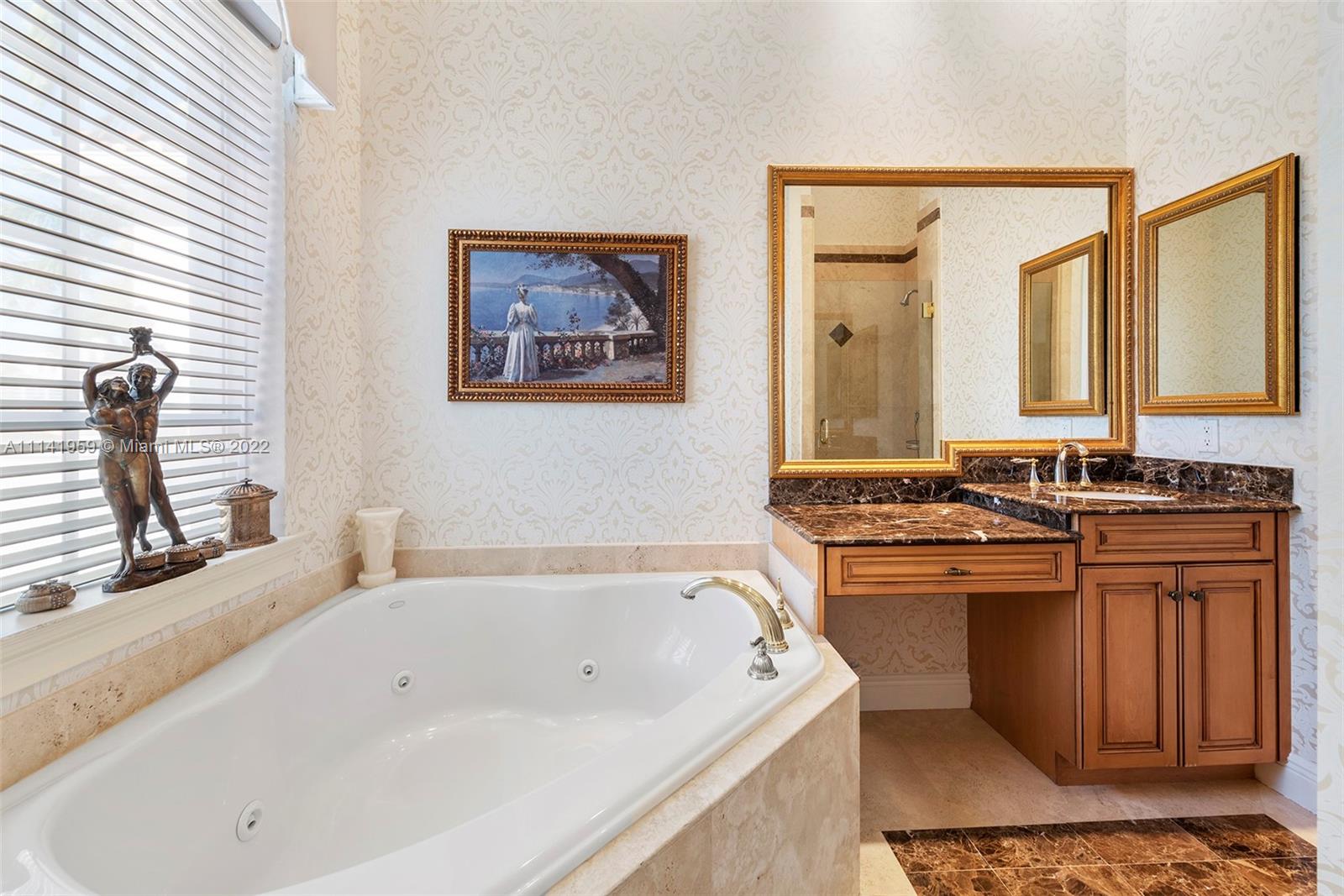 ISLAND ESTATES - Residential