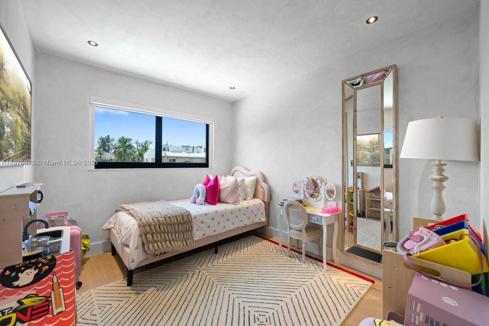 EASTERN SHORES GARDEN APT - Residential Lease