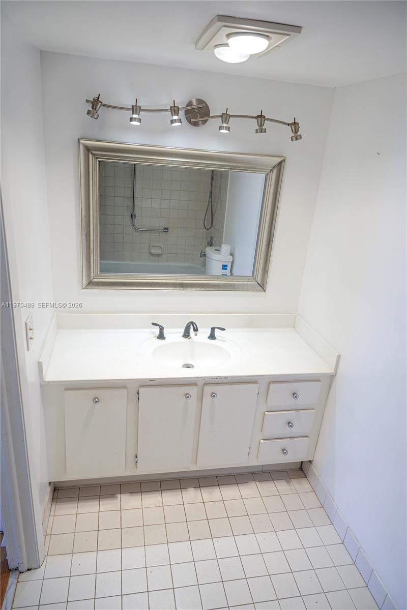 HILLCREST EAST NO 19 COND - Residential