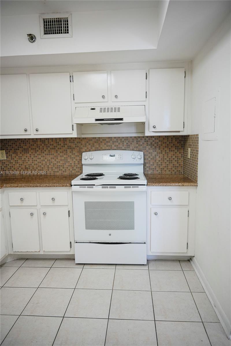 HILLCREST EAST NO 19 COND - Residential