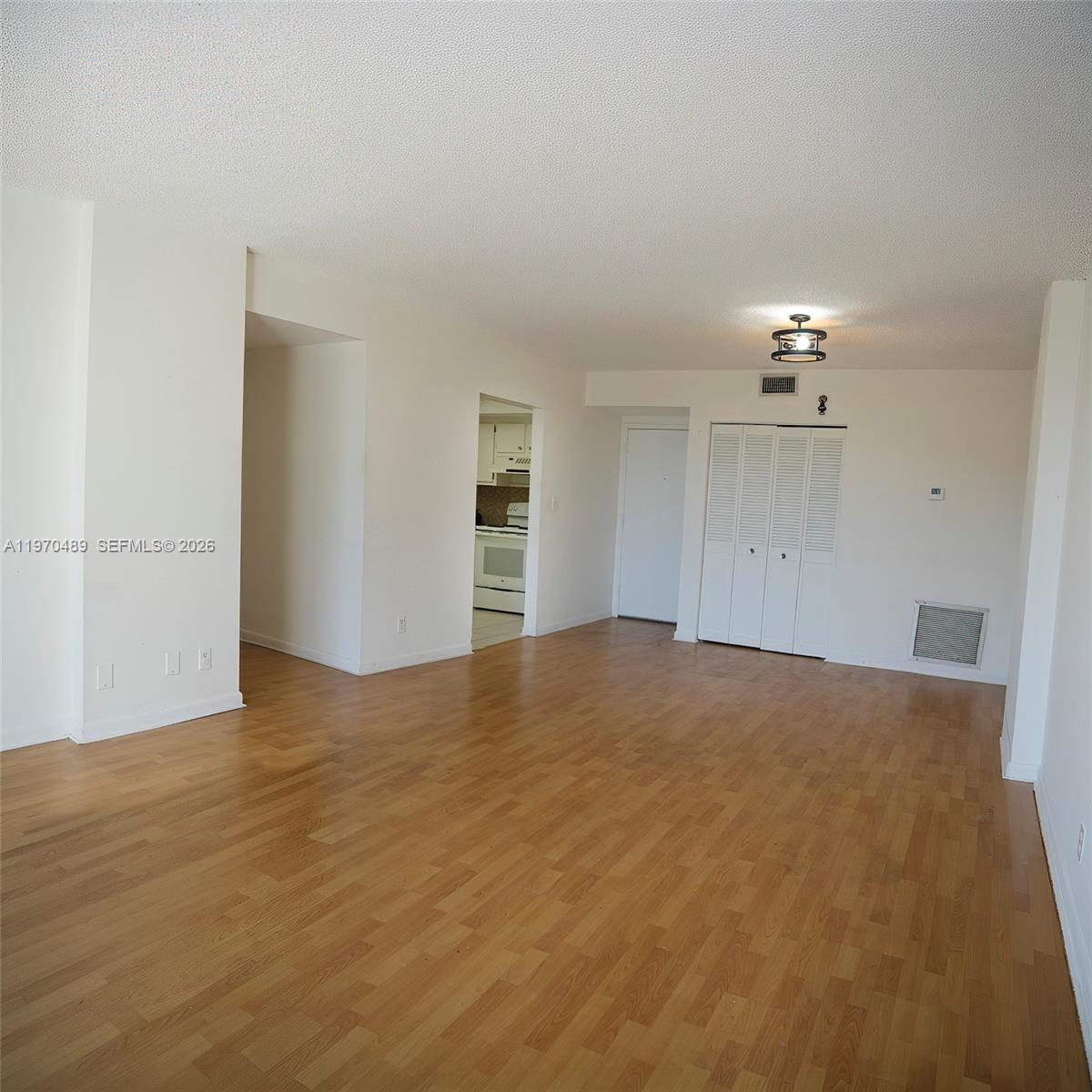 HILLCREST EAST NO 19 COND - Residential