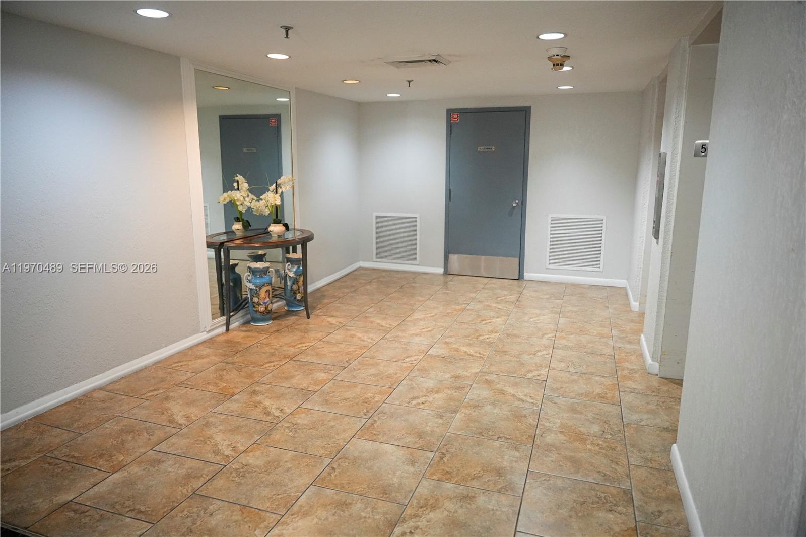 HILLCREST EAST NO 19 COND - Residential