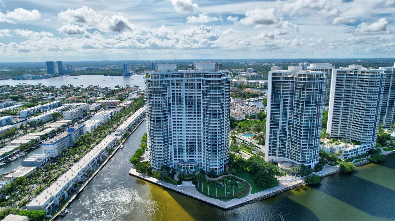 2600 ISL BLVD WILLIAMS IS - Residential