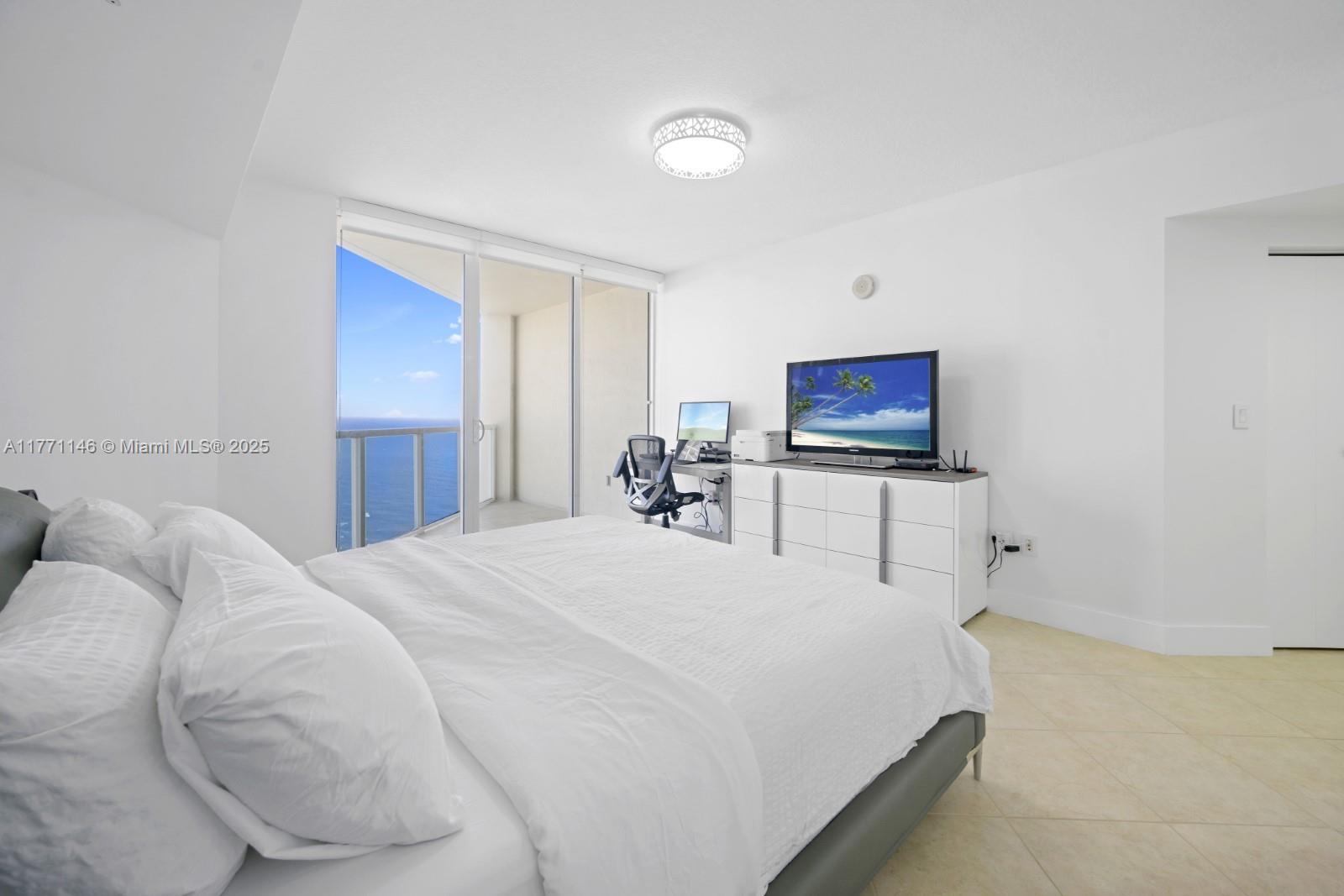 LA PERLA CONDO - Residential Lease