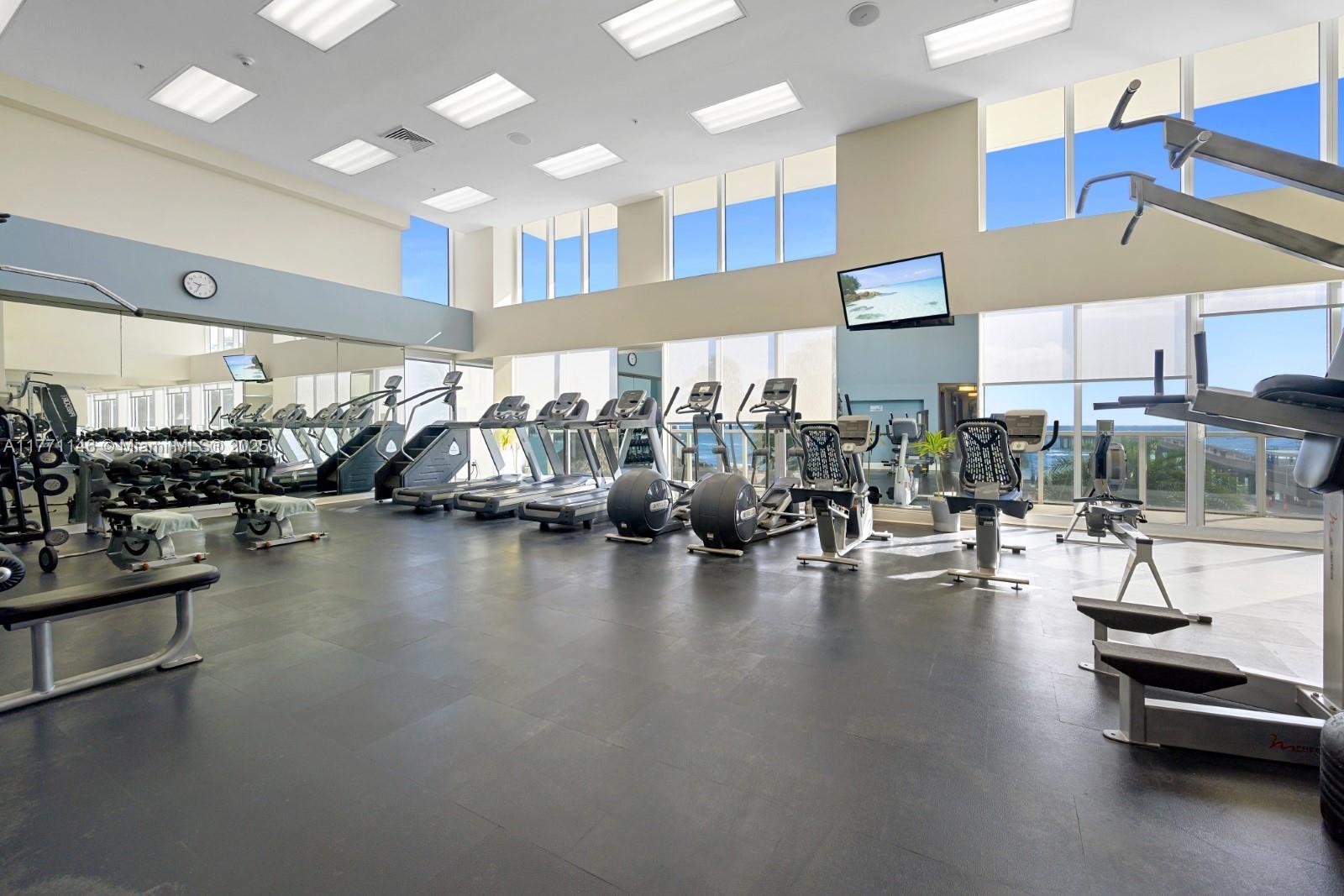 LA PERLA CONDO - Residential Lease