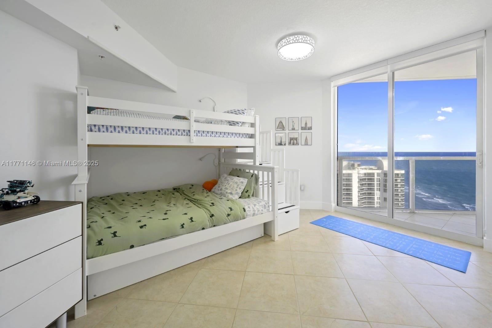 LA PERLA CONDO - Residential Lease