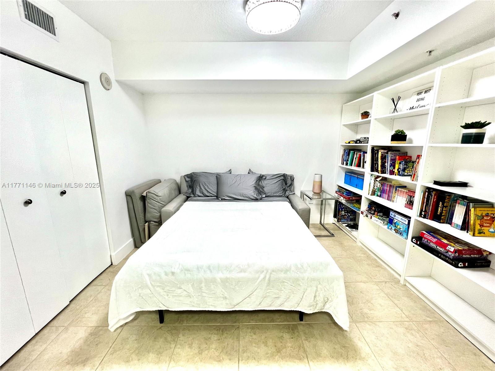 LA PERLA CONDO - Residential Lease