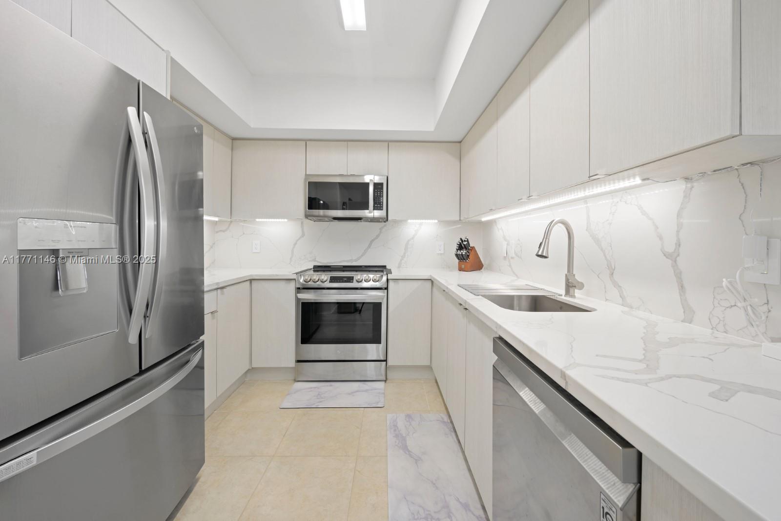 LA PERLA CONDO - Residential Lease