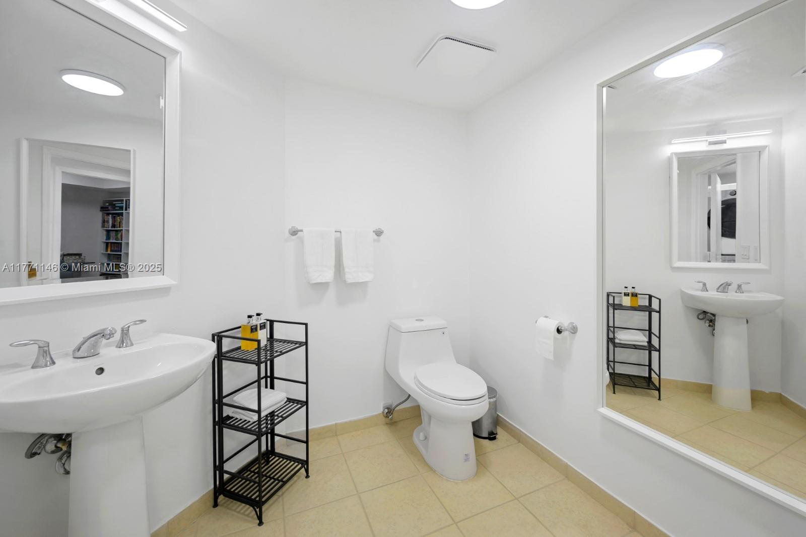 LA PERLA CONDO - Residential Lease