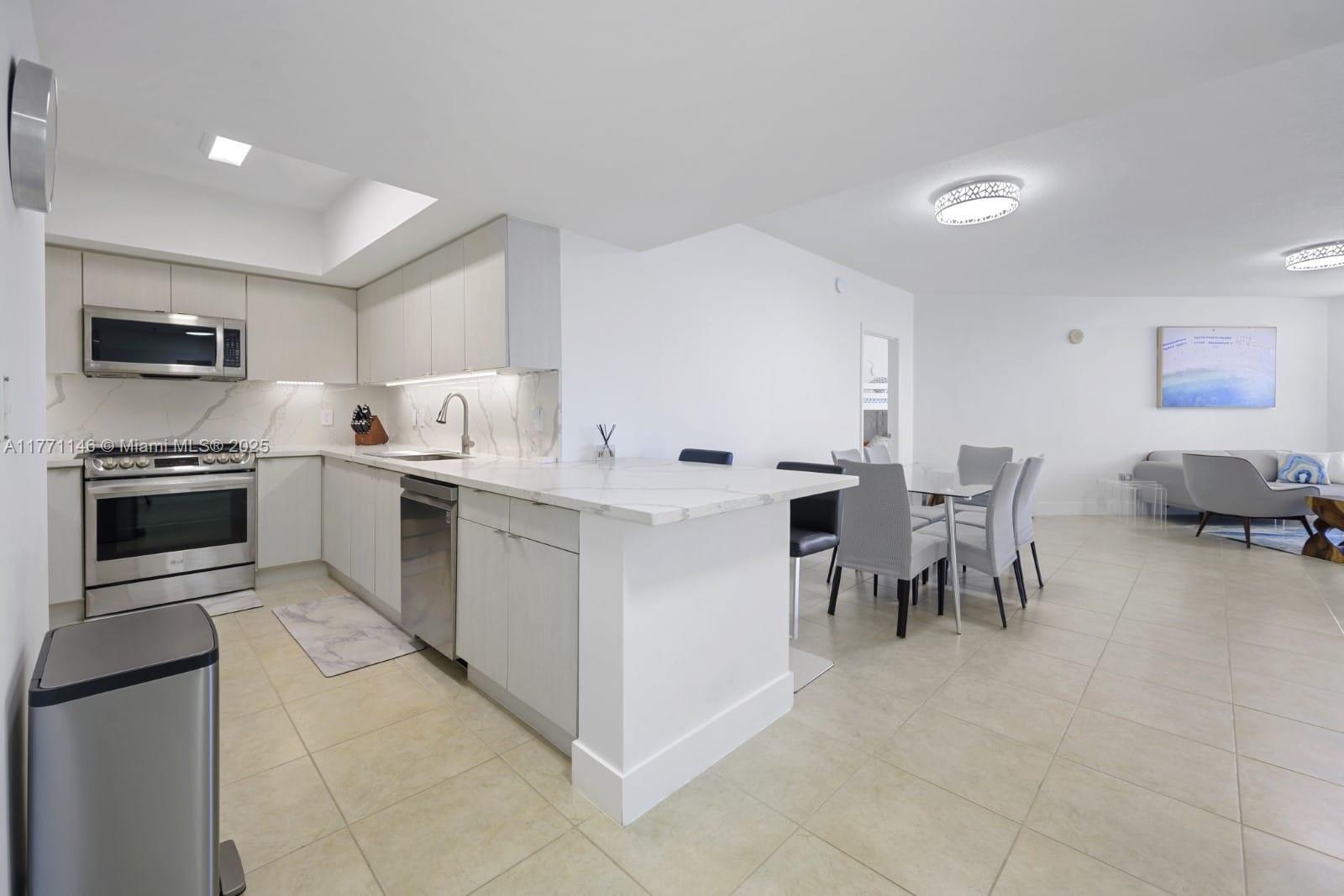 LA PERLA CONDO - Residential Lease