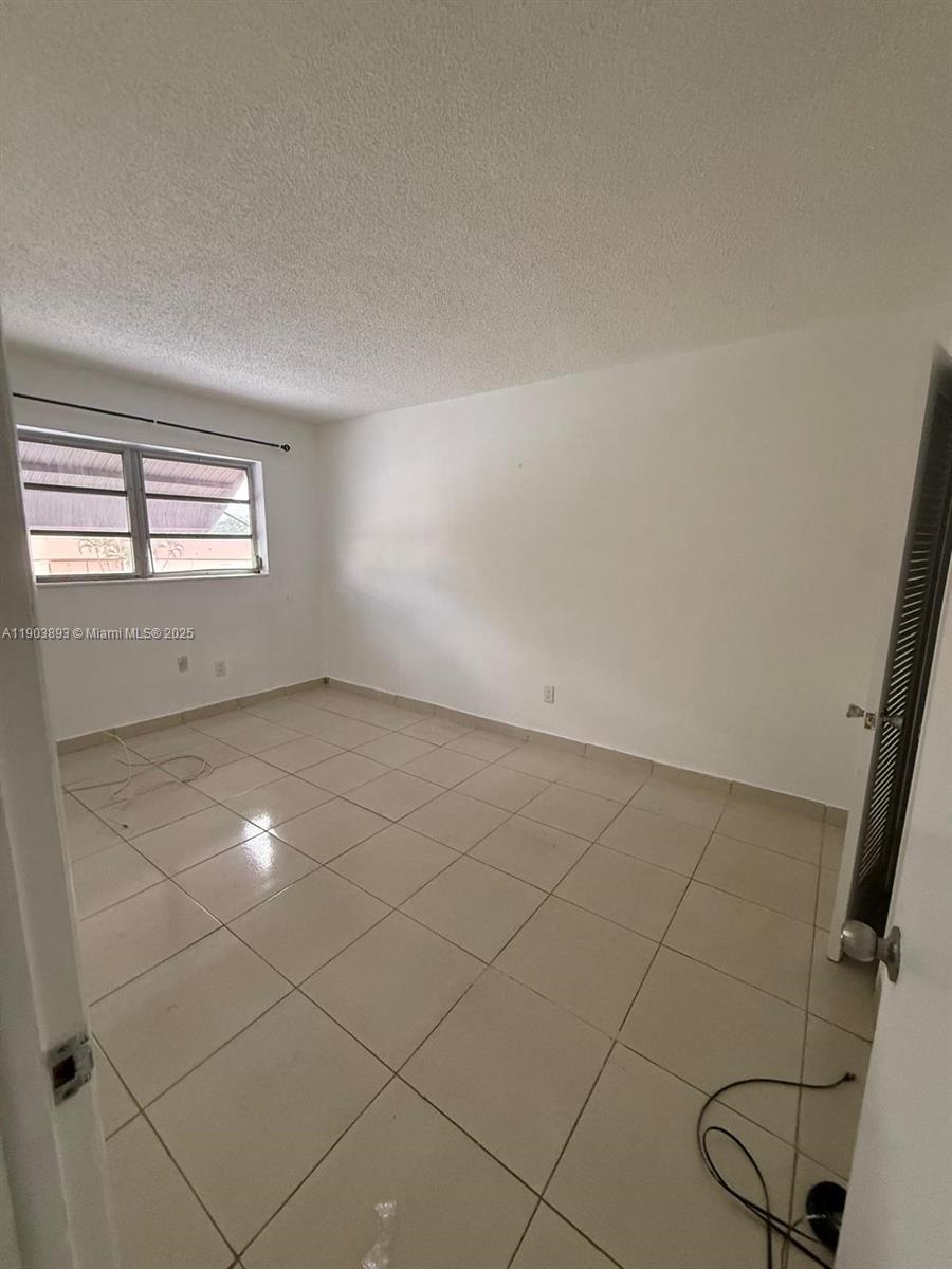 FLAMINGO LAKE - Residential Lease