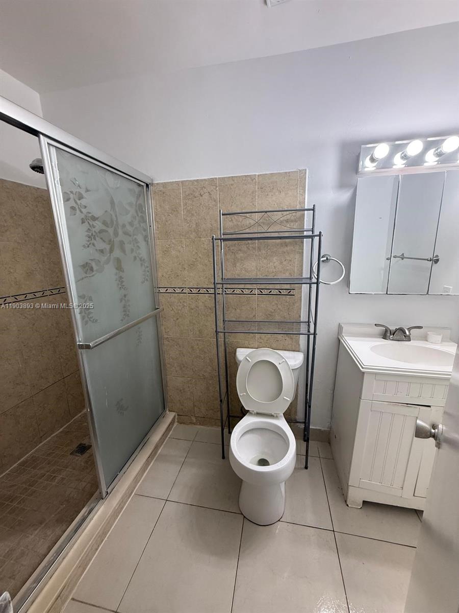 FLAMINGO LAKE - Residential Lease