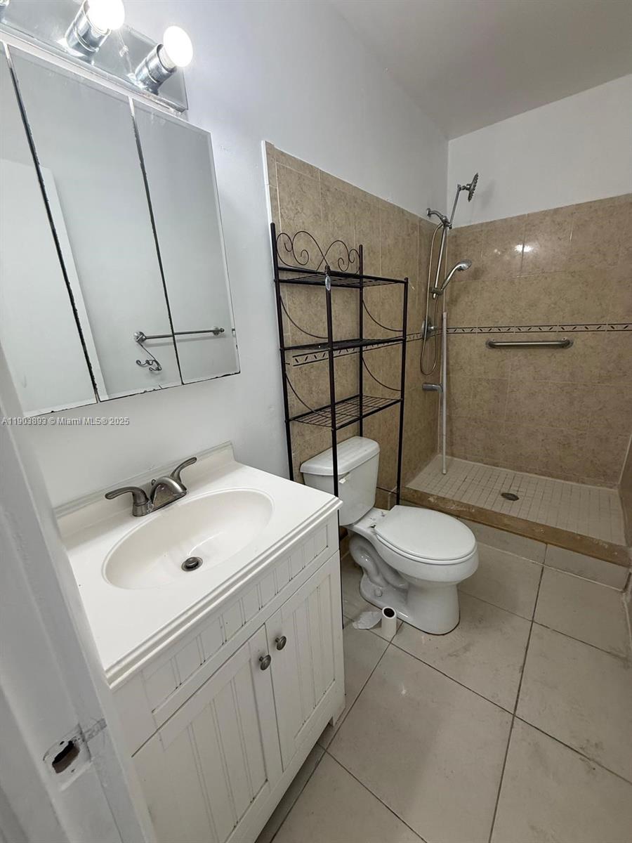 FLAMINGO LAKE - Residential Lease