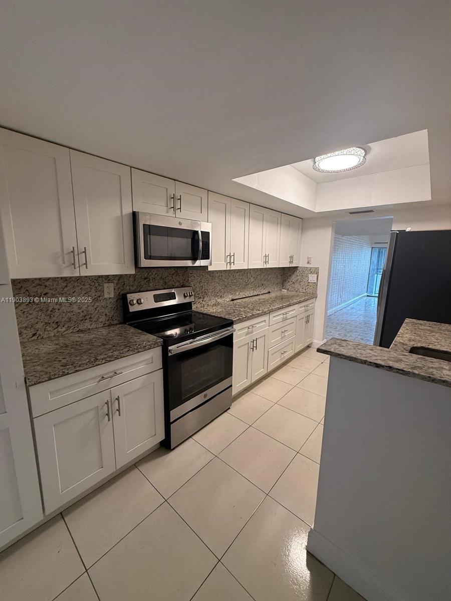 FLAMINGO LAKE - Residential Lease