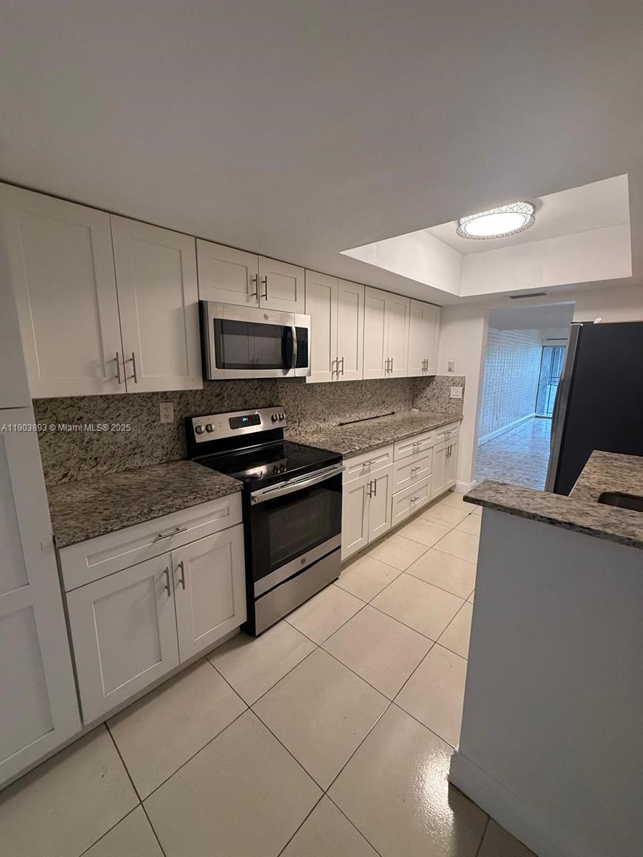 FLAMINGO LAKE - Residential Lease