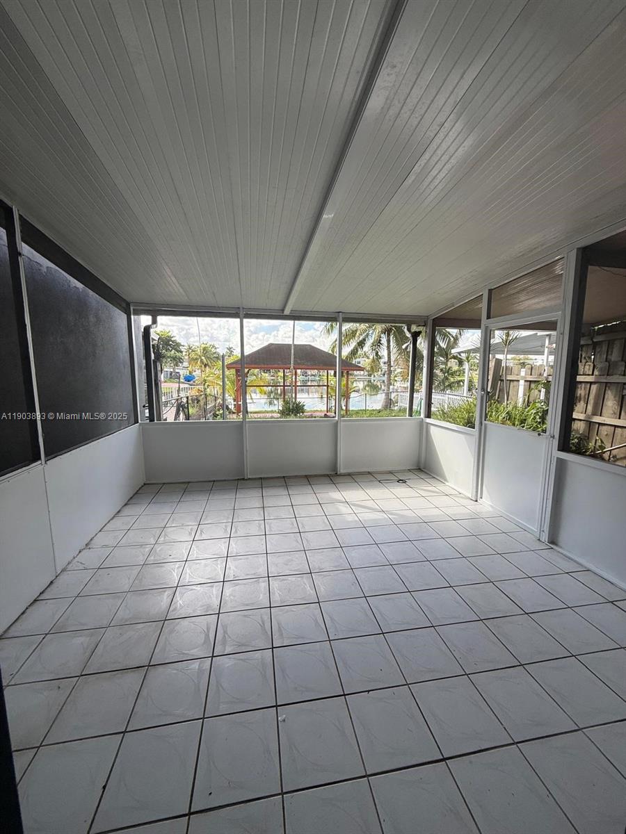 FLAMINGO LAKE - Residential Lease