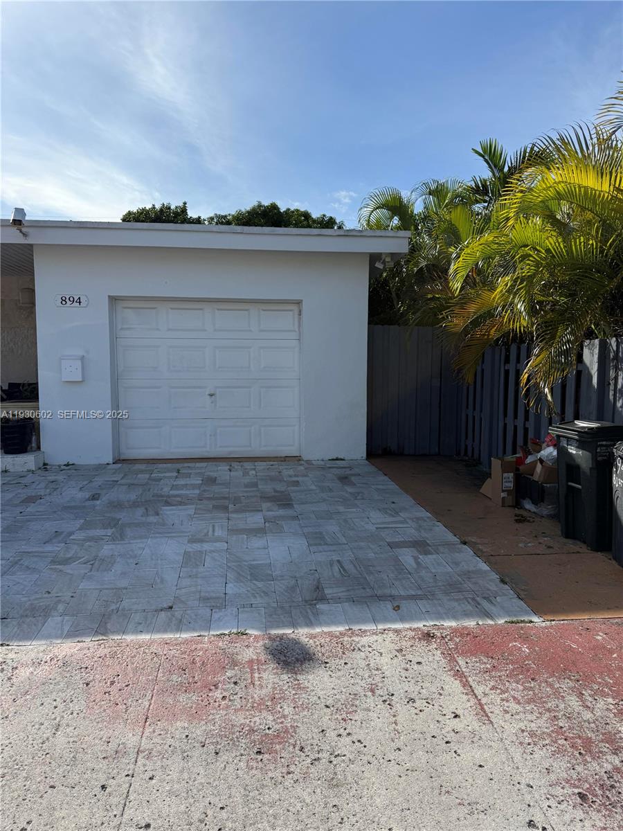 BISCAYNE BCH SUB - Residential Lease