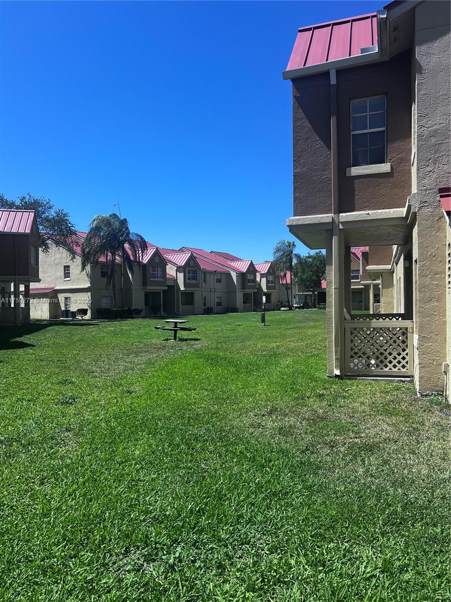 LA HACIENDA COUNTRY CLUB - Residential