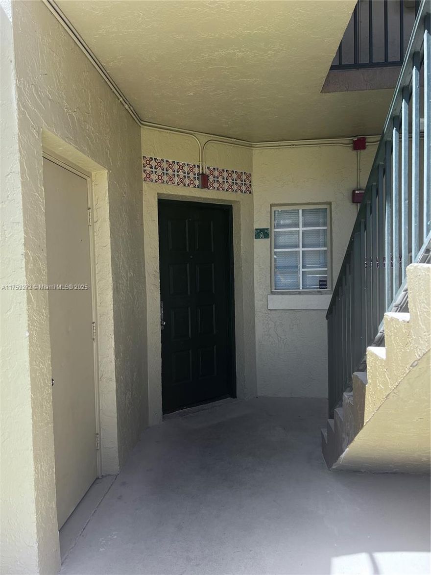 2 bed / 1 bath , first floor. 957 sf
Laundry inside unit. Central A/C
Updated kitchen and bathroom
Two parking spot.
SS Appliances brand new.Granite countertop in kitchen and bath.
Well located. Close to highways, schools, restaurants , banks.
Since there are tenants living in the property, showing ONLY with Executed contract and proof of funds.
Text to LA for video of the property. Tenants paying $ 2200/ monthly