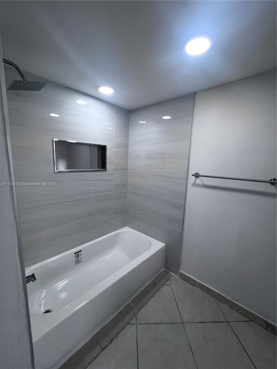 LA HACIENDA COUNTRY CLUB - Residential