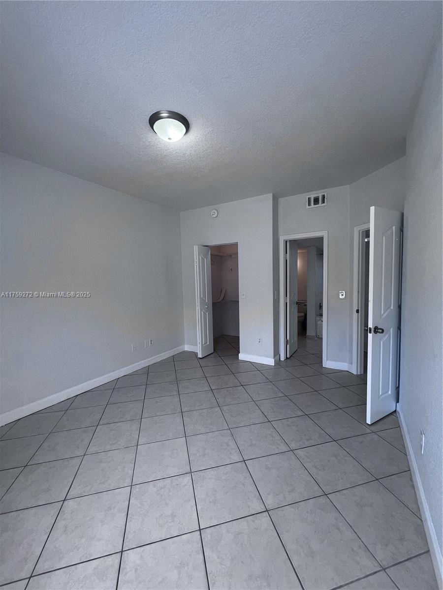 LA HACIENDA COUNTRY CLUB - Residential