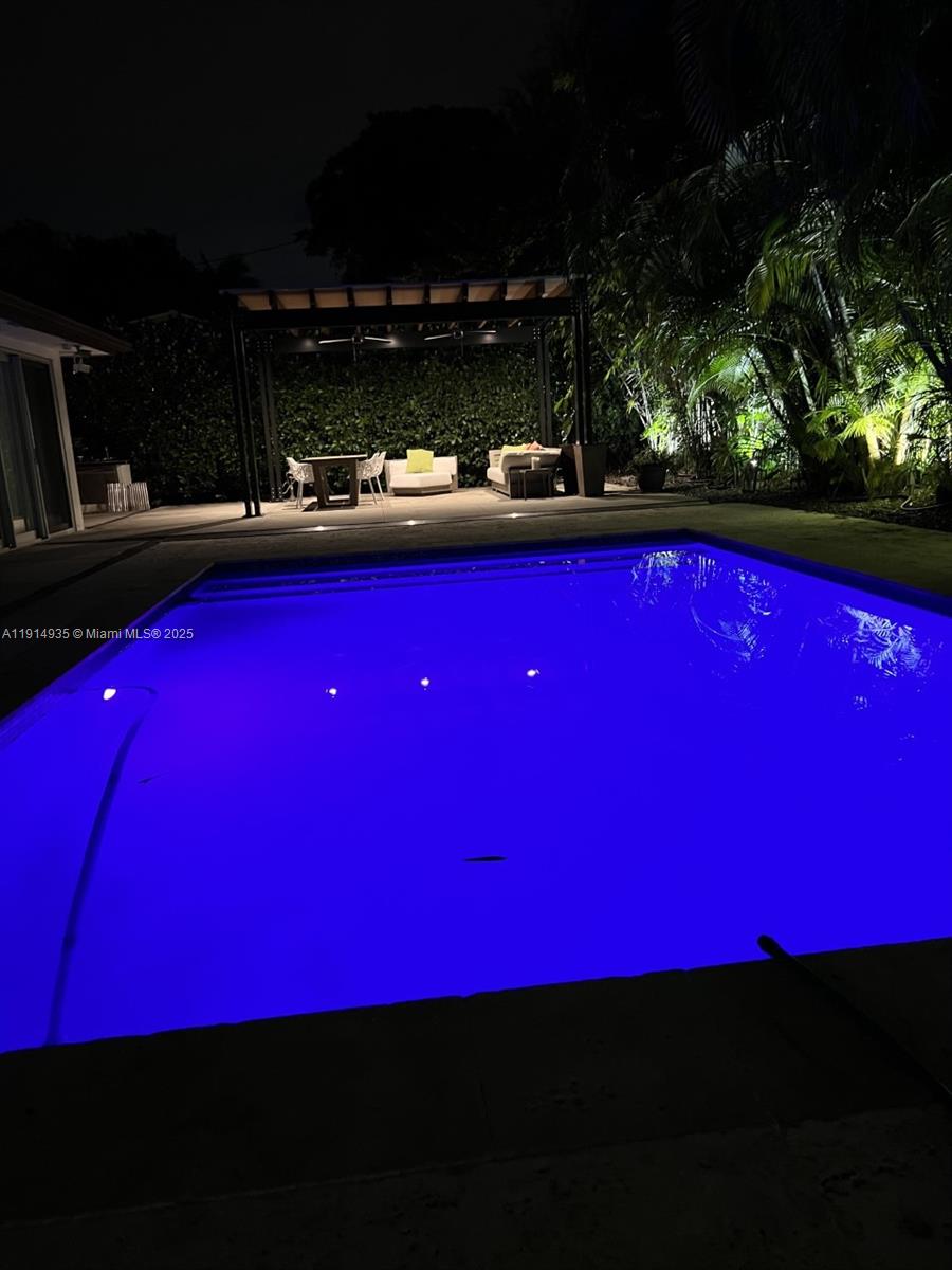 BEVERLY GARDENS - Residential