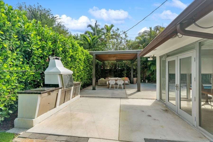 BEVERLY GARDENS - Residential