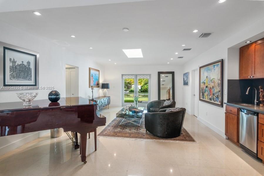 BEVERLY GARDENS - Residential