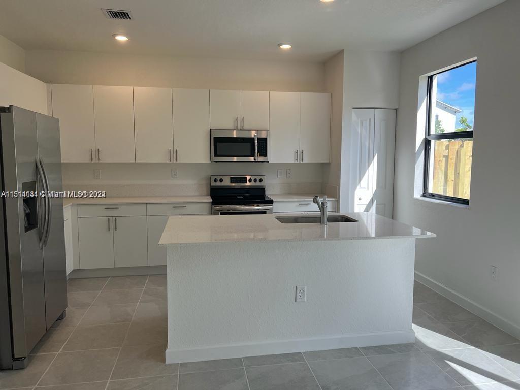 PINE ISLE - Residential