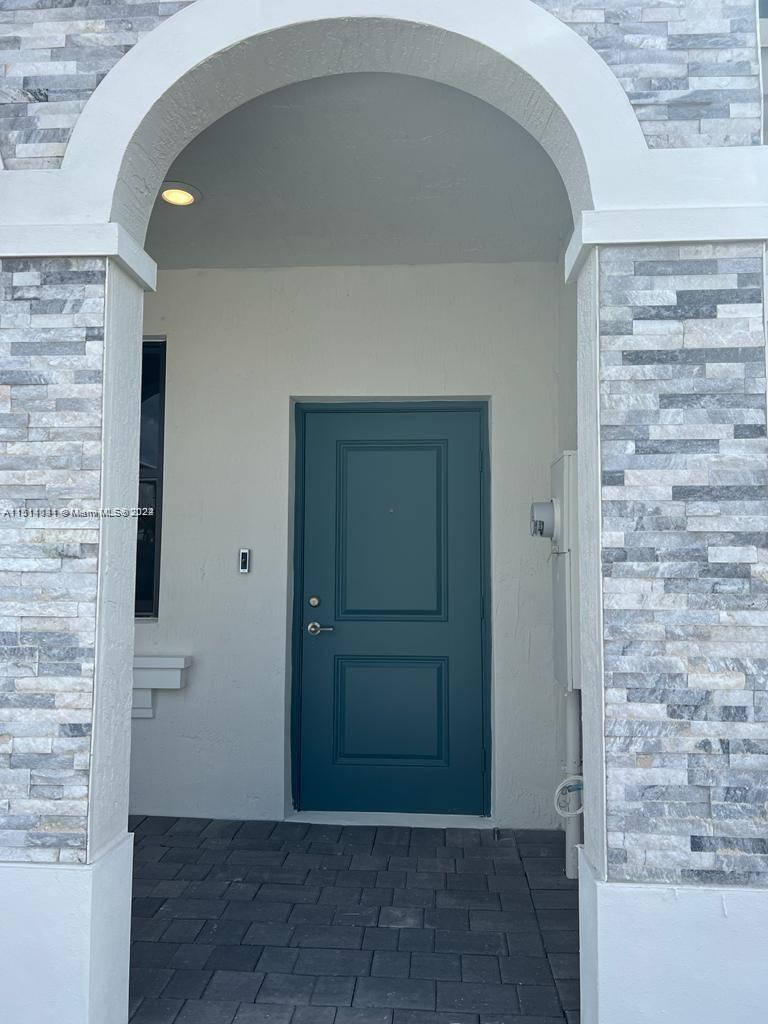 PINE ISLE - Residential