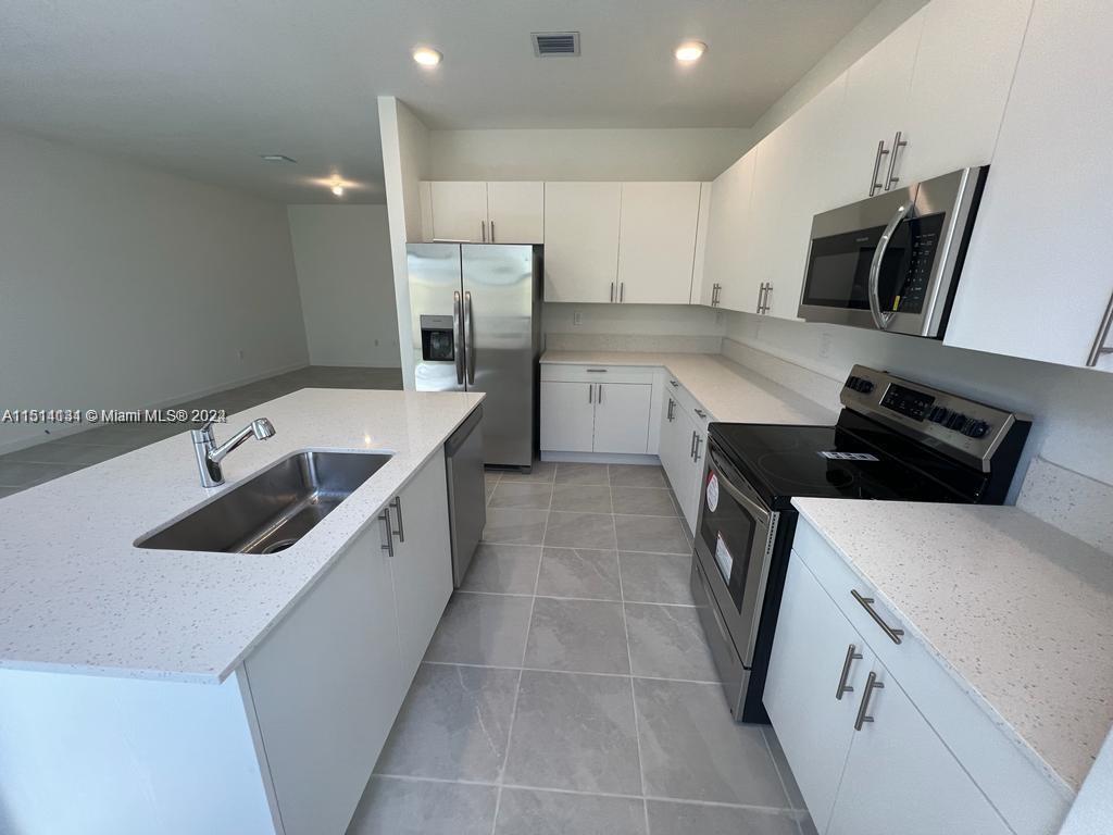 PINE ISLE - Residential