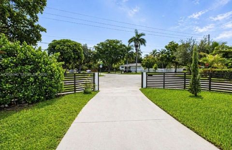 Photo of 795 NE 146th St, North Miami, FL 33161 (MLS # A12005940)