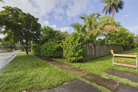 Tiny photo for 795 NE 146th St, North Miami, FL 33161 (MLS # A12005940)