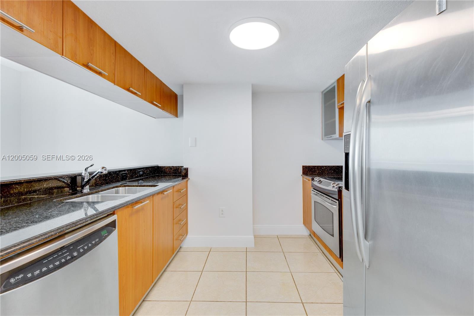 1800 CLUB CONDO - Residential Lease