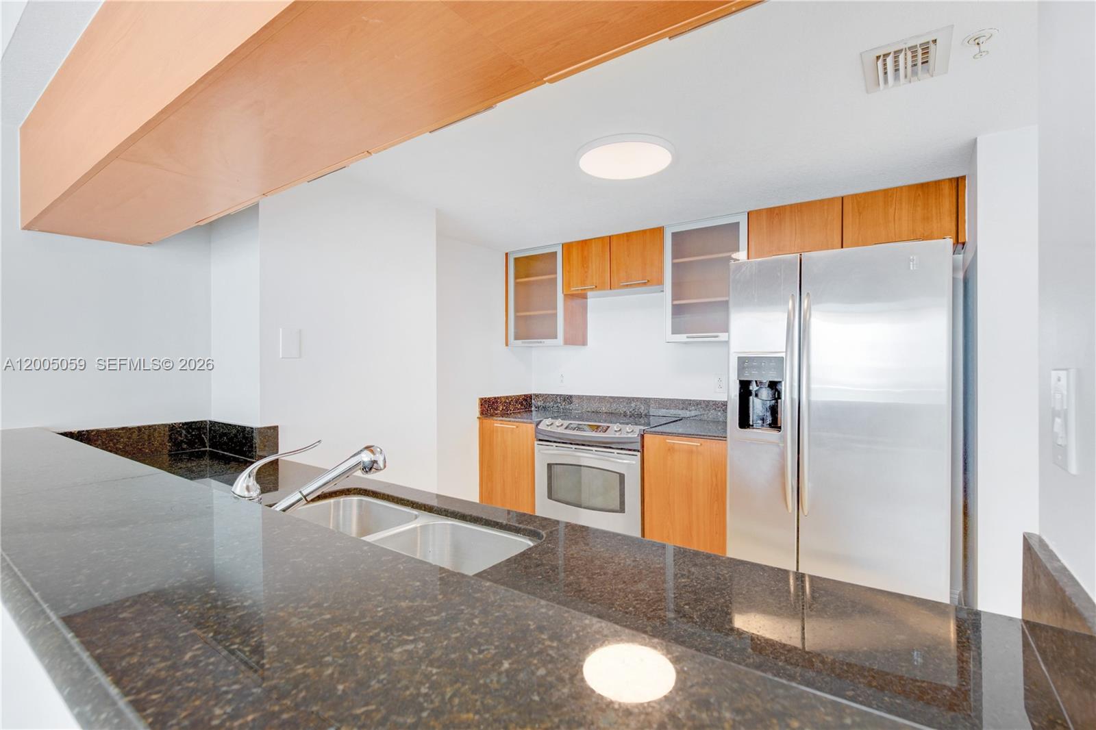 1800 CLUB CONDO - Residential Lease